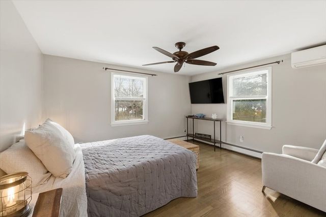 197 Monomoscoy Rd, Mashpee, MA 02649