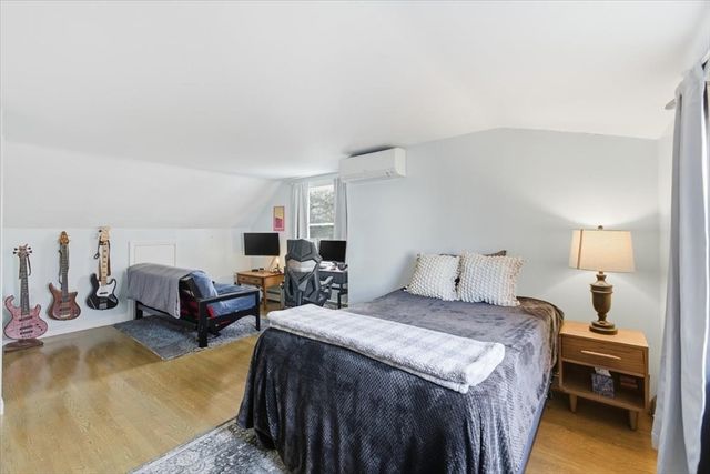 197 Monomoscoy Rd, Mashpee, MA 02649