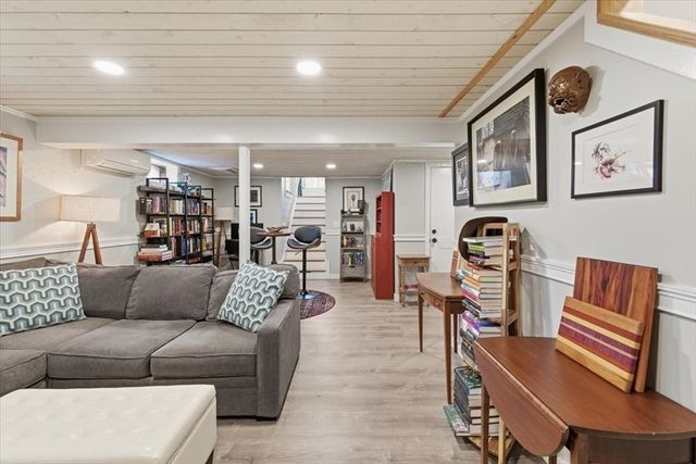 197 Monomoscoy Rd, Mashpee, MA 02649