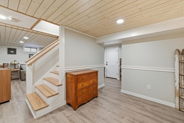 197 Monomoscoy Rd, Mashpee, MA 02649