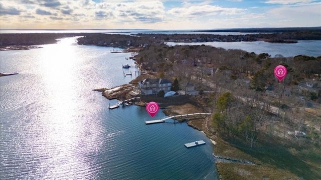 197 Monomoscoy Rd, Mashpee, MA 02649