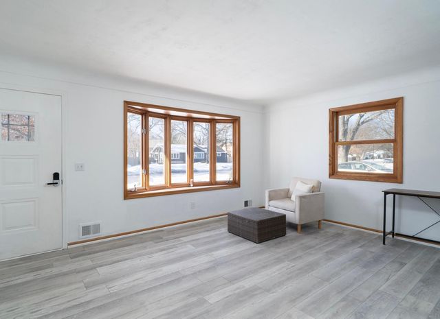 2463 Silver Lake Road NW, New Brighton, MN 55112
