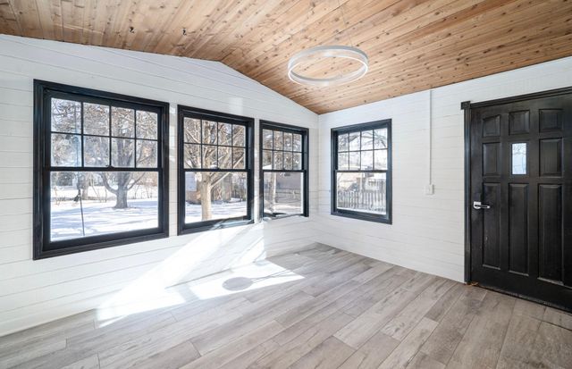 2463 Silver Lake Road NW, New Brighton, MN 55112