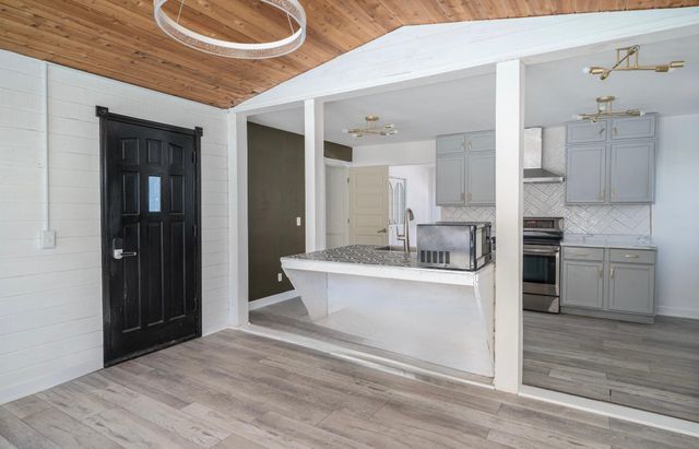 2463 Silver Lake Road NW, New Brighton, MN 55112