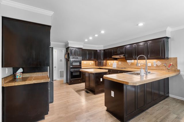 516 Tyler Ct, Cottontown, TN 37048