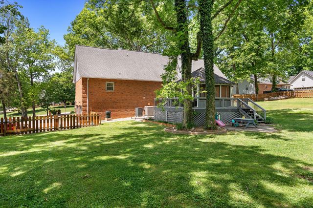 516 Tyler Ct, Cottontown, TN 37048