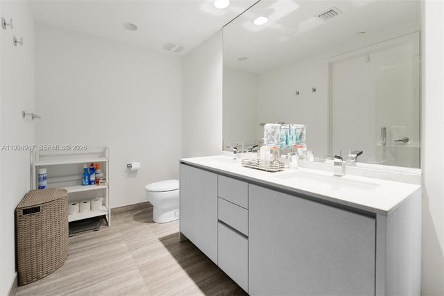 1010 Brickell Ave 2906, Miami, FL 33131