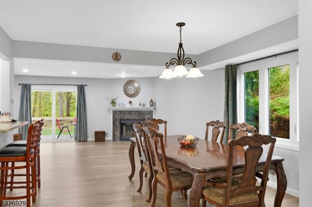 94 Edgefield Dr, Parsippany-troy Hills Twp., NJ 07950