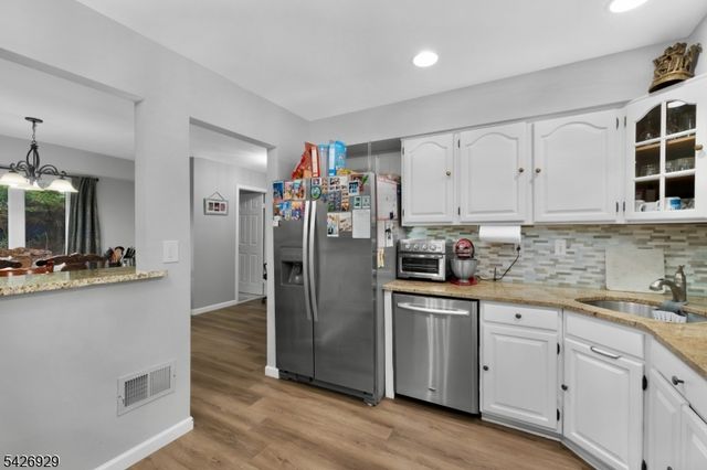 94 Edgefield Dr, Parsippany-troy Hills Twp., NJ 07950