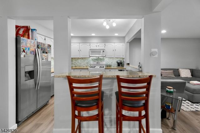 94 Edgefield Dr, Parsippany-troy Hills Twp., NJ 07950
