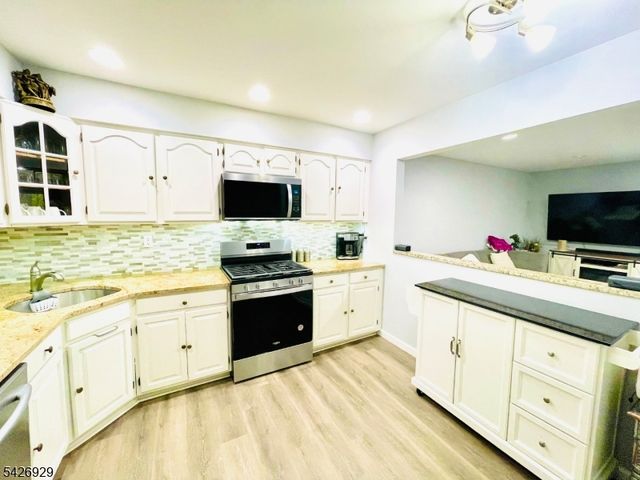 94 Edgefield Dr, Parsippany-troy Hills Twp., NJ 07950
