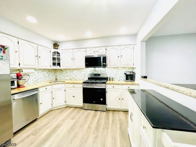 94 Edgefield Dr, Parsippany-troy Hills Twp., NJ 07950