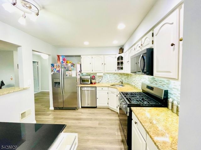 94 Edgefield Dr, Parsippany-troy Hills Twp., NJ 07950