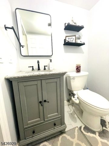 94 Edgefield Dr, Parsippany-troy Hills Twp., NJ 07950