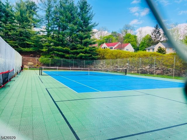 94 Edgefield Dr, Parsippany-troy Hills Twp., NJ 07950