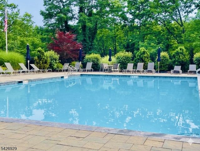 94 Edgefield Dr, Parsippany-troy Hills Twp., NJ 07950