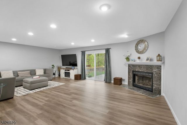 94 Edgefield Dr, Parsippany-troy Hills Twp., NJ 07950