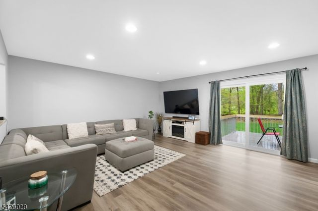 94 Edgefield Dr, Parsippany-troy Hills Twp., NJ 07950