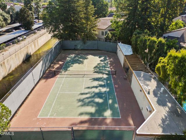 22330 Victory Boulevard 401, Los Angeles, CA 91367