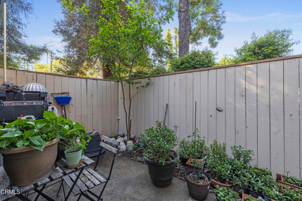 22330 Victory Boulevard 401, Los Angeles, CA 91367 — photo 4