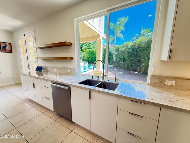 850 Ellesmere Way, Oak Park, CA 91377