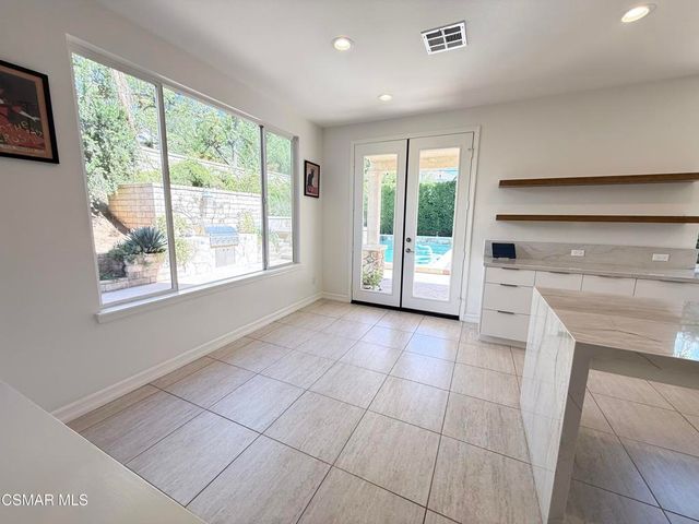 850 Ellesmere Way, Oak Park, CA 91377