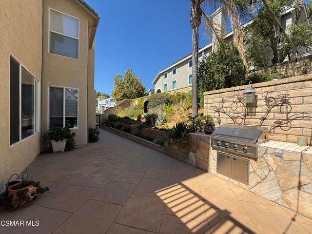850 Ellesmere Way, Oak Park, CA 91377