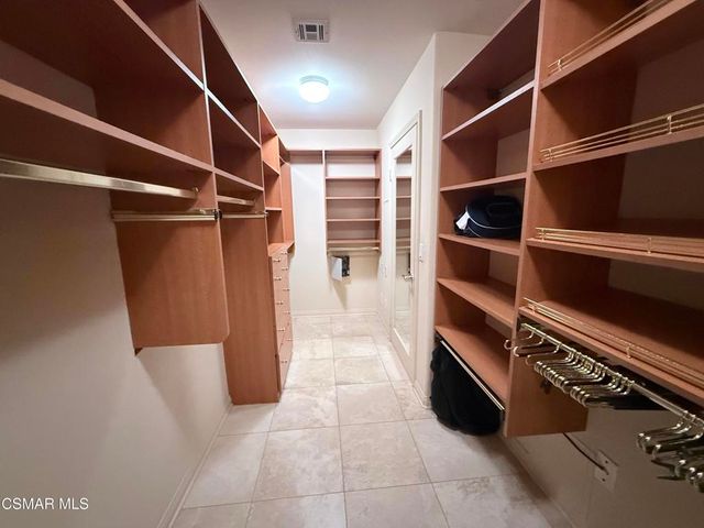 850 Ellesmere Way, Oak Park, CA 91377
