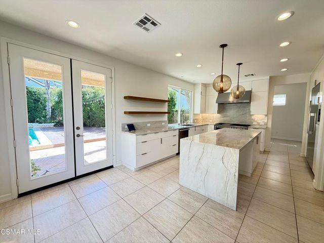850 Ellesmere Way, Oak Park, CA 91377