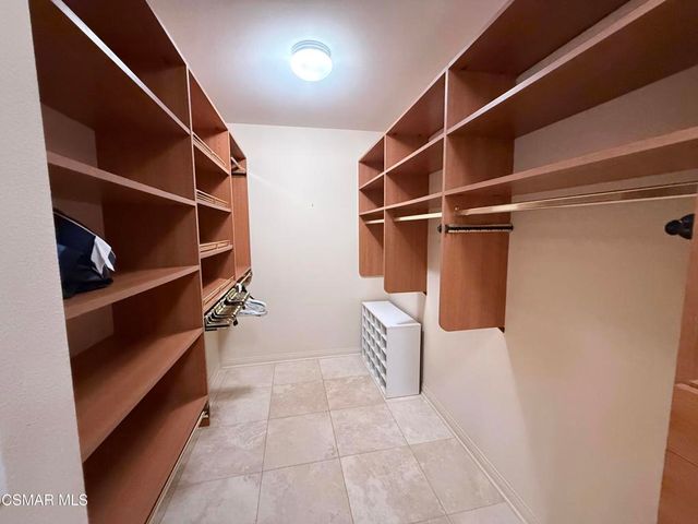 850 Ellesmere Way, Oak Park, CA 91377