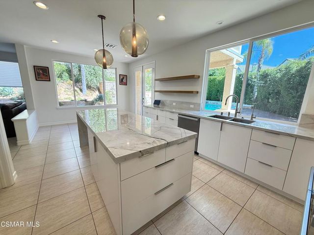 850 Ellesmere Way, Oak Park, CA 91377