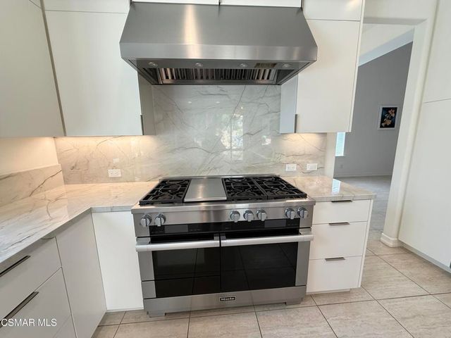 850 Ellesmere Way, Oak Park, CA 91377