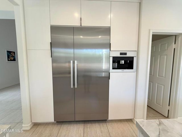 850 Ellesmere Way, Oak Park, CA 91377