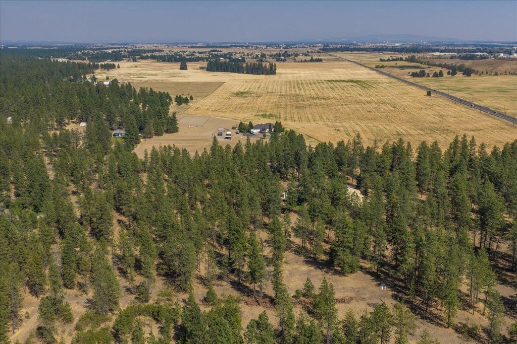 1110 1/2 S Brooks Rd, Medical Lake, WA 99022 photo 2