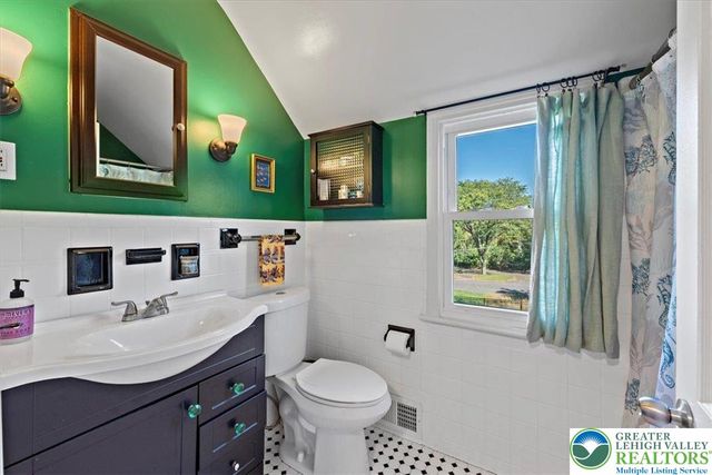 1501 Bushkill Street, Wilson Boro, PA 18042