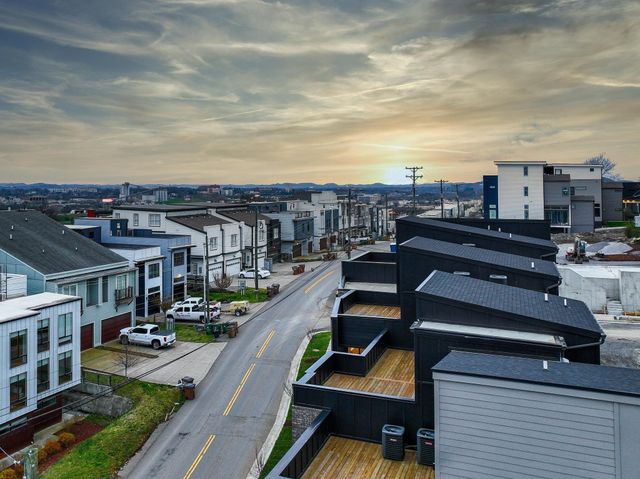 9 Fern Ave, Nashville, TN 37207