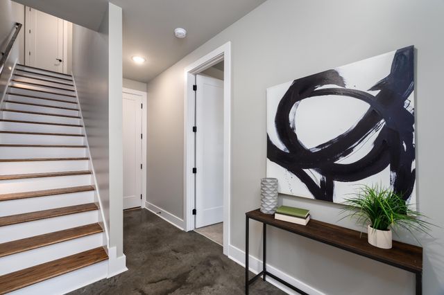 9 Fern Ave, Nashville, TN 37207