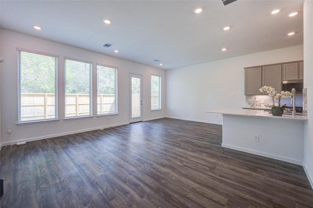 609 Royal Arch Drive, Conroe, TX 77304