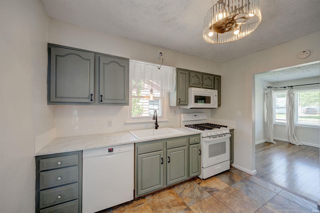 1401 S Roosevelt Drive, Evansville, IN 47714