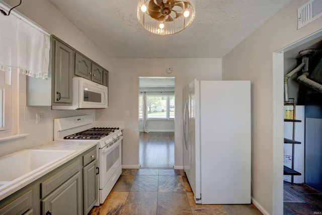 1401 S Roosevelt Drive, Evansville, IN 47714