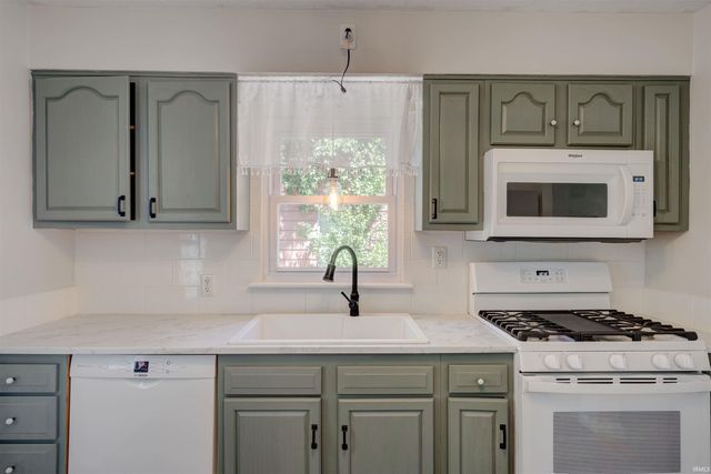 1401 S Roosevelt Drive, Evansville, IN 47714