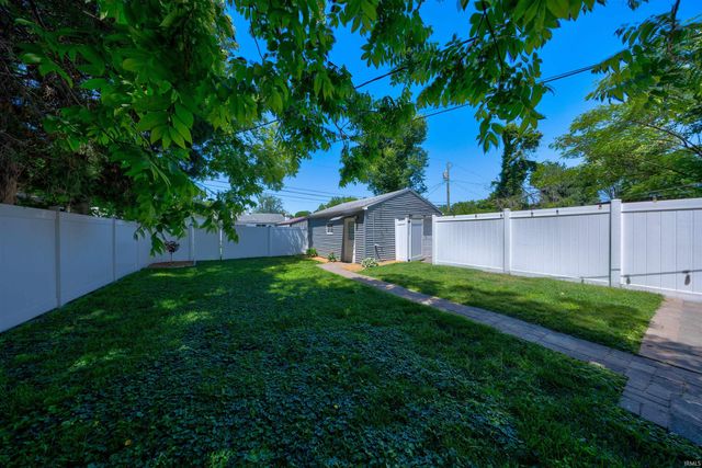 1401 S Roosevelt Drive, Evansville, IN 47714