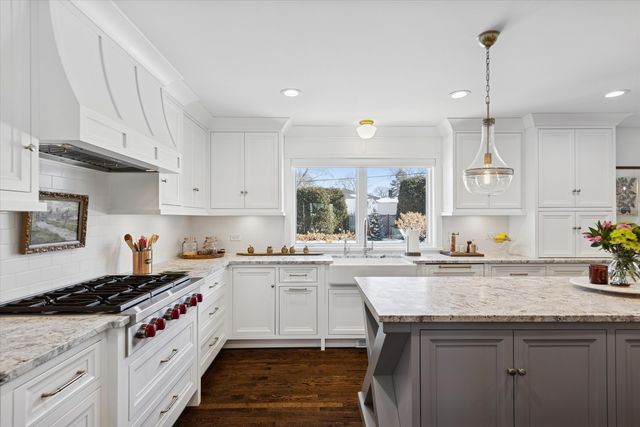 857 S Euclid Avenue, Elmhurst, IL 60126