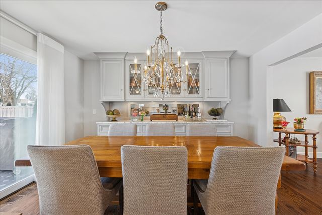 857 S Euclid Avenue, Elmhurst, IL 60126