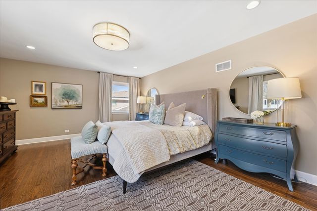 857 S Euclid Avenue, Elmhurst, IL 60126