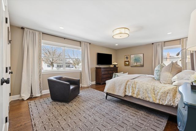 857 S Euclid Avenue, Elmhurst, IL 60126