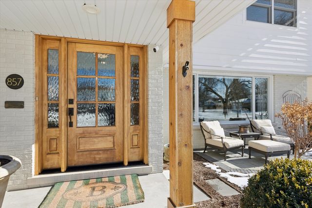 857 S Euclid Avenue, Elmhurst, IL 60126