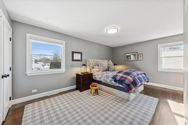 857 S Euclid Avenue, Elmhurst, IL 60126