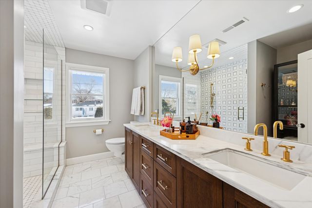 857 S Euclid Avenue, Elmhurst, IL 60126