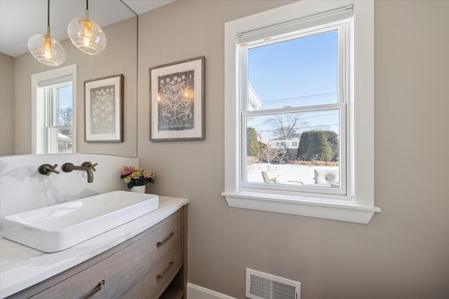 857 S Euclid Avenue, Elmhurst, IL 60126